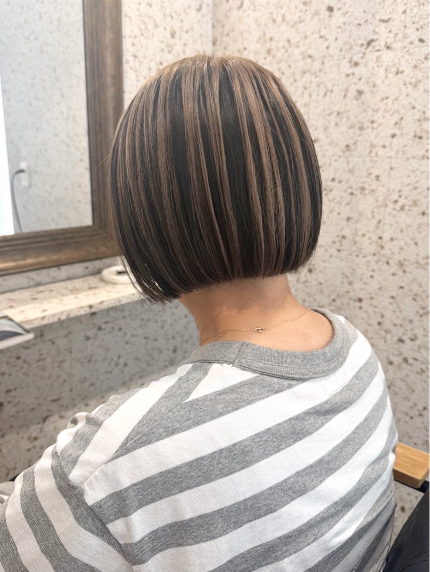ショート カラー ベージュカラー ミルクティーベージュ ボブ ヘアカラー SHOTO ハイトー ン/ブロンドカラーのヘアスタイル