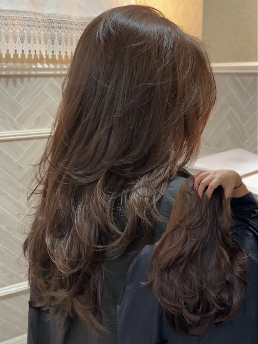 ロング カラー カット ヘアカラー トリートメント 🍒ハイレイヤー🍒 海外ヘア🍒Momoのヘアスタイル