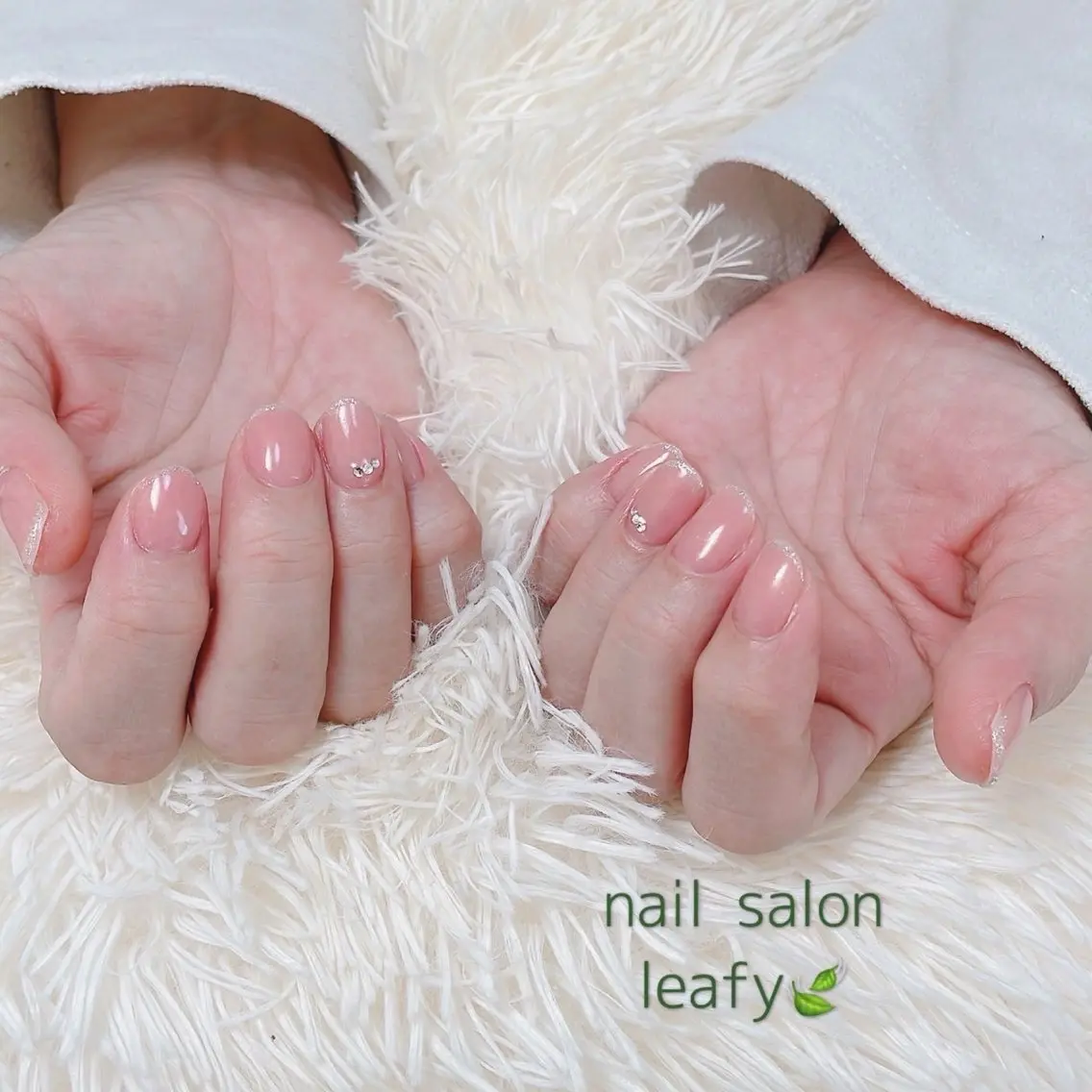 ネイル フレンチネイル ラメ(グリッター) シンプルネイル ストーンネイル ネイルサロン leafyのネイルデザイン