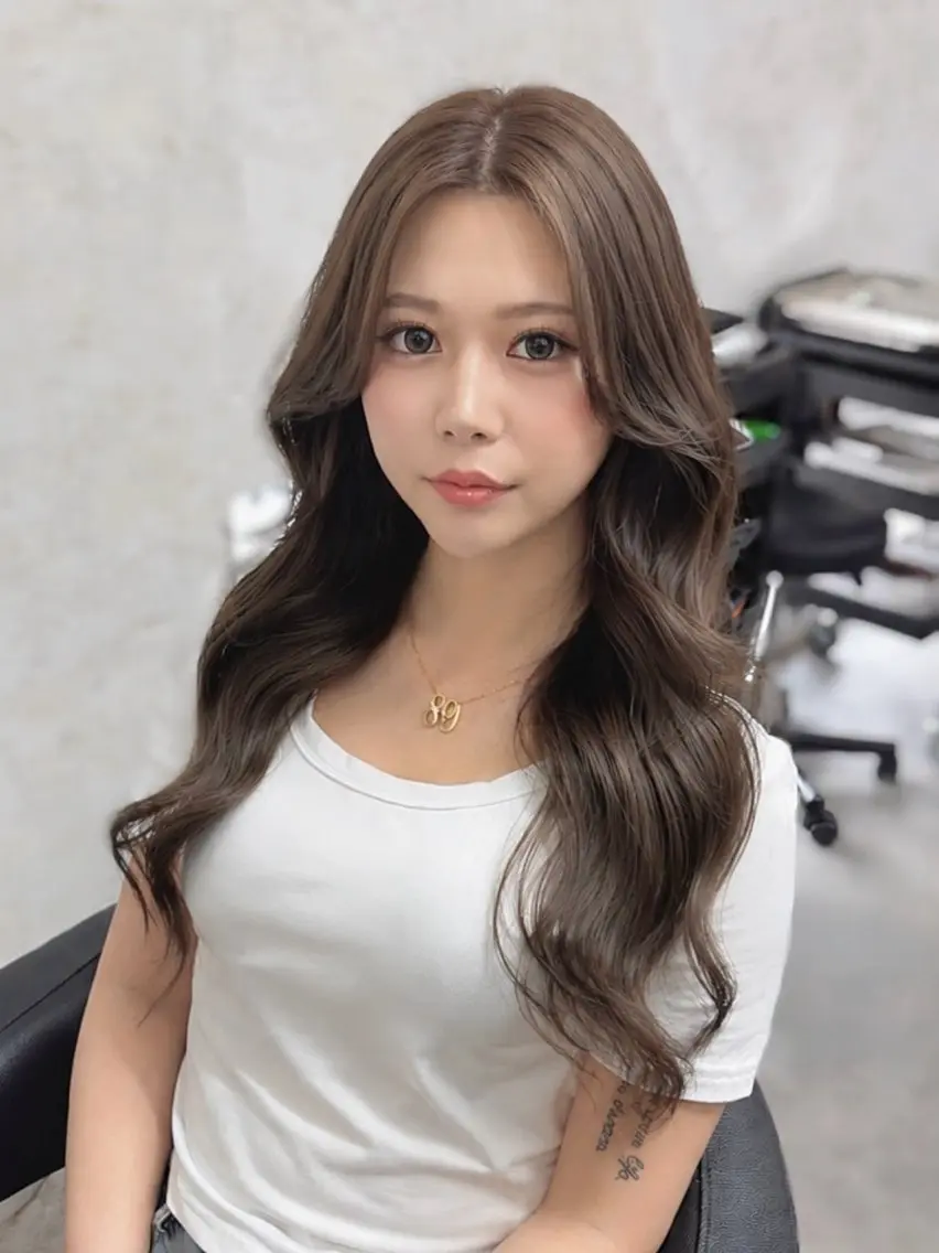 ロング カット ヘアカラー トリートメント エクステ 縮毛矯正🎀髪質改善 の専門家tomonaのヘアスタイル