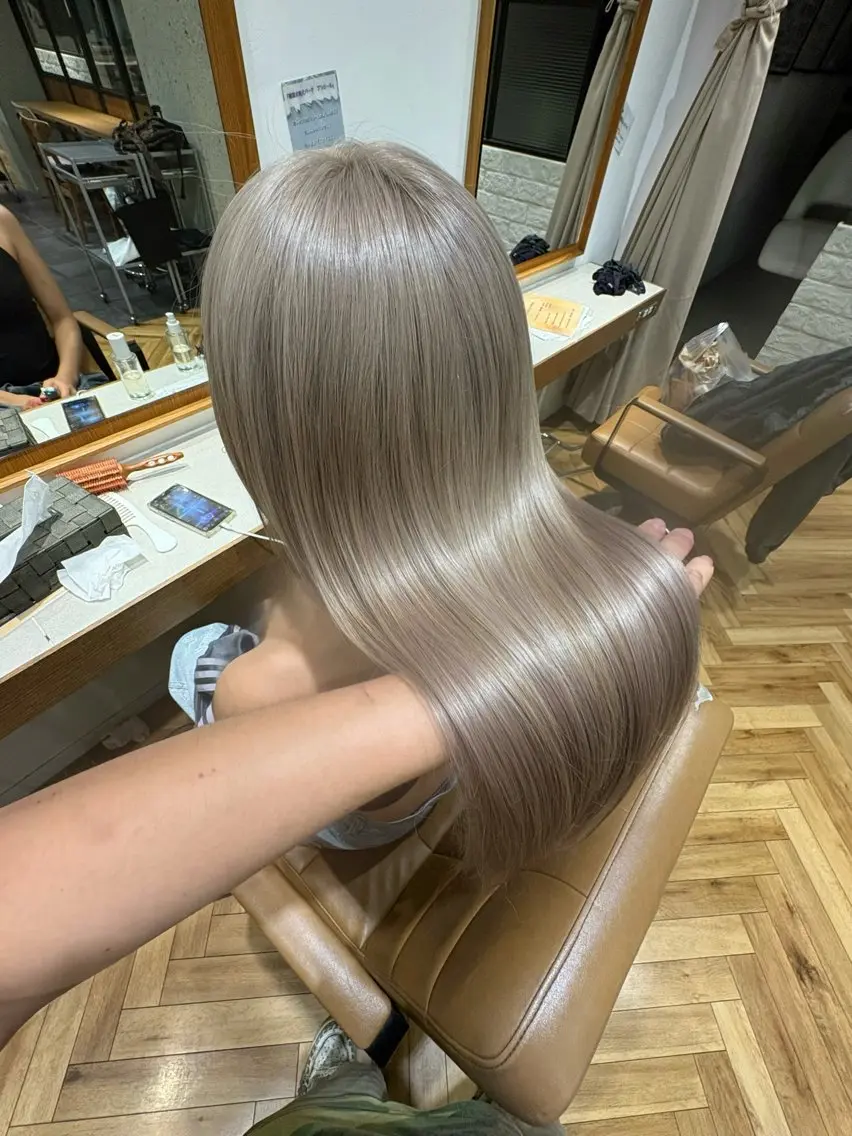ロング カラー ブロンド グレージュ ミルクティーグレージュ ヘアカラー キョウスケ/レイヤー /ハイトーンのヘアスタイル