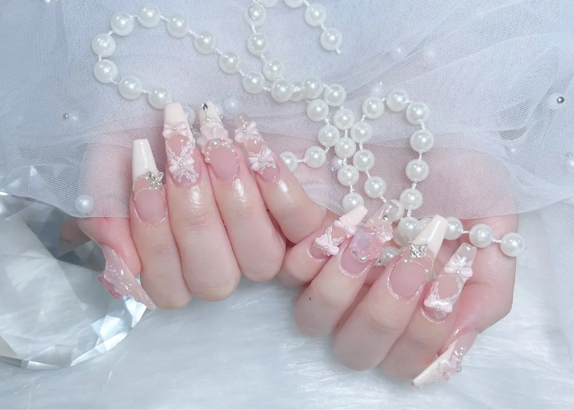 ネイル アートネイル グラデーション キラキラネイル ニュアンスネイル オフィスネイル ハンドネイル Amee Nail Salonのネイルデザイン