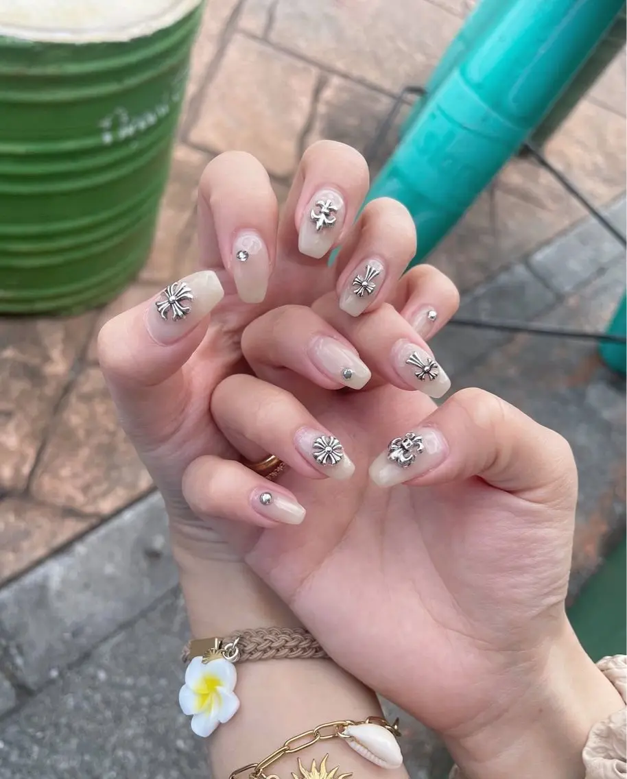ネイル 韓国ネイル 持ち込み ニュアンスネイル ネイルチップ 冬ネイル LISA ANA.CHUOのネイルデザイン