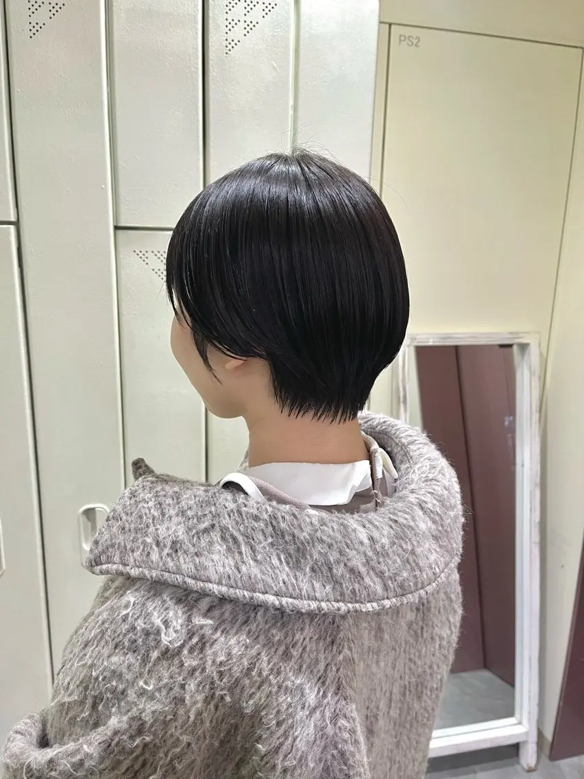 ショート カラー 黒髪 グレーブラック ショートヘア カット ヘアカラー トリートメント SANA /レイヤー/ショートのヘアスタイル