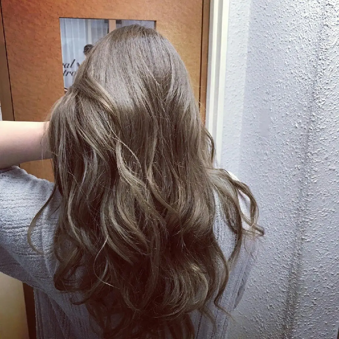 ロング カラー グレージュ ヘーゼル ハイライトカラー ハイライト 100%髪質改善特化 TRUNSのヘアスタイル