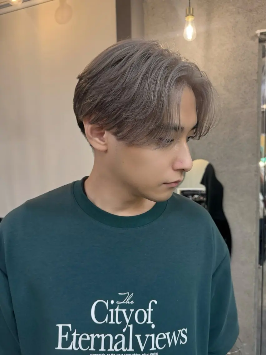 カラー メンズ メンズブリーチ ブリーチ グレージュ シルバー シルバーグレージュ カット SORA/ショート モデル募集中のヘアスタイル