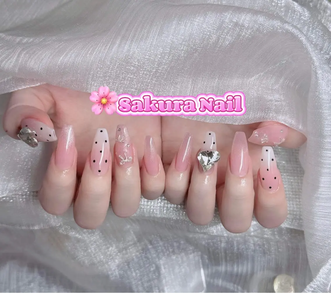 ネイル アートネイル オーロラネイル ボルドー チークネイル フレンチネイル ハンドネイル Sakura Nail Salonのネイルデザイン