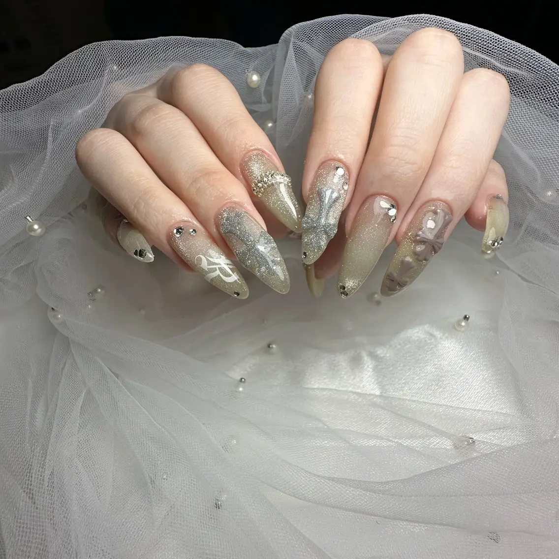 ネイル 持ち込み 里見 麗のネイルデザイン