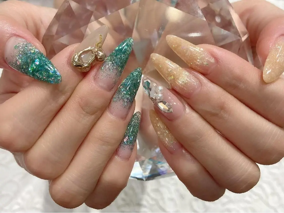 ネイル グラデーション ラメ(グリッター) ラメグラデーション スカルプネイル ハンドネイル ハンドケア nailsalon mintのネイルデザイン