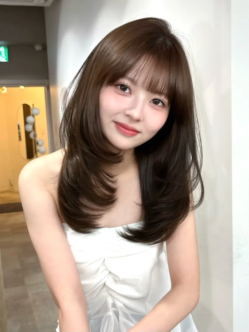 セミロング くびれヘア 韓国風ヘア レイヤーカット カット ヘアカラー トリートメント SEIRA 透明感 /赤み消しのヘアスタイル
