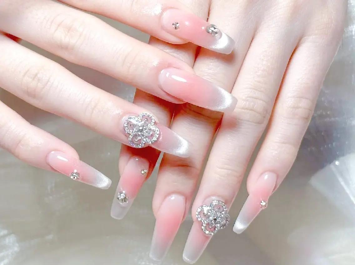 💎🌙ワンホン風☆【チークネイル+マグネットフレンチ】☆【ジェルオフ無料ケア込み】の写真