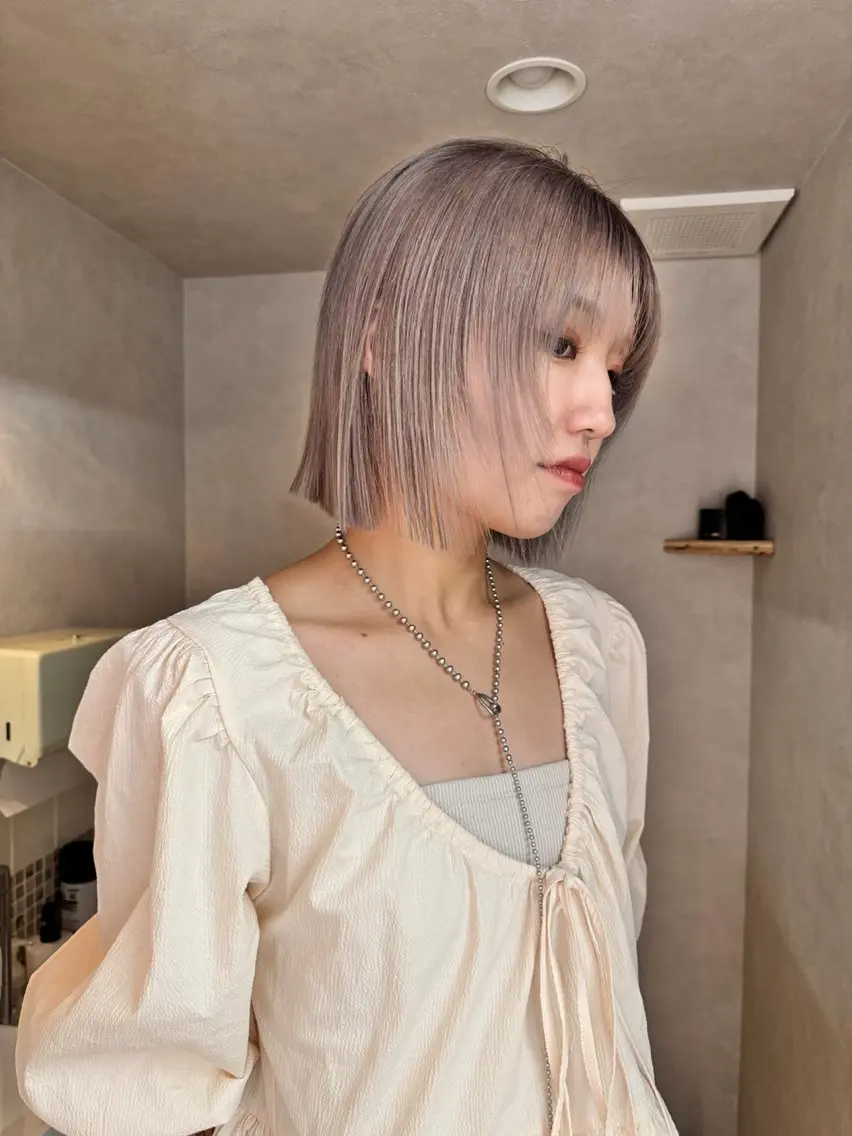 カラー 顔周りレイヤーカット ブリーチminamiのヘアスタイル