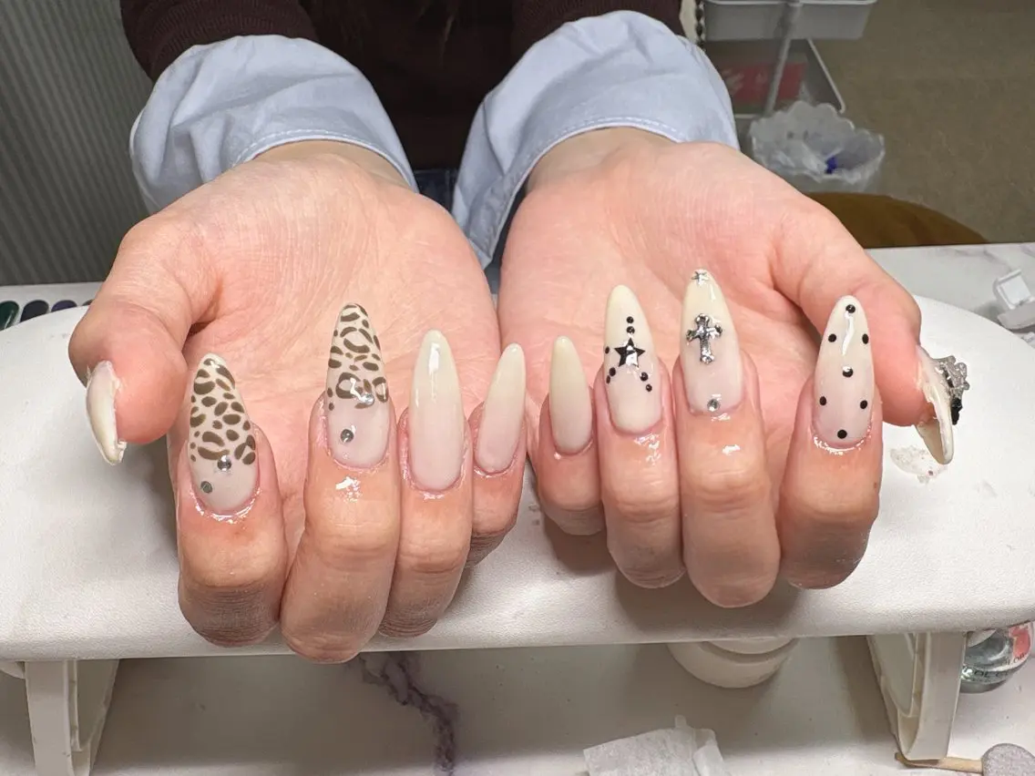 ネイル ハンドネイル Chiara 長さだしのネイルデザイン