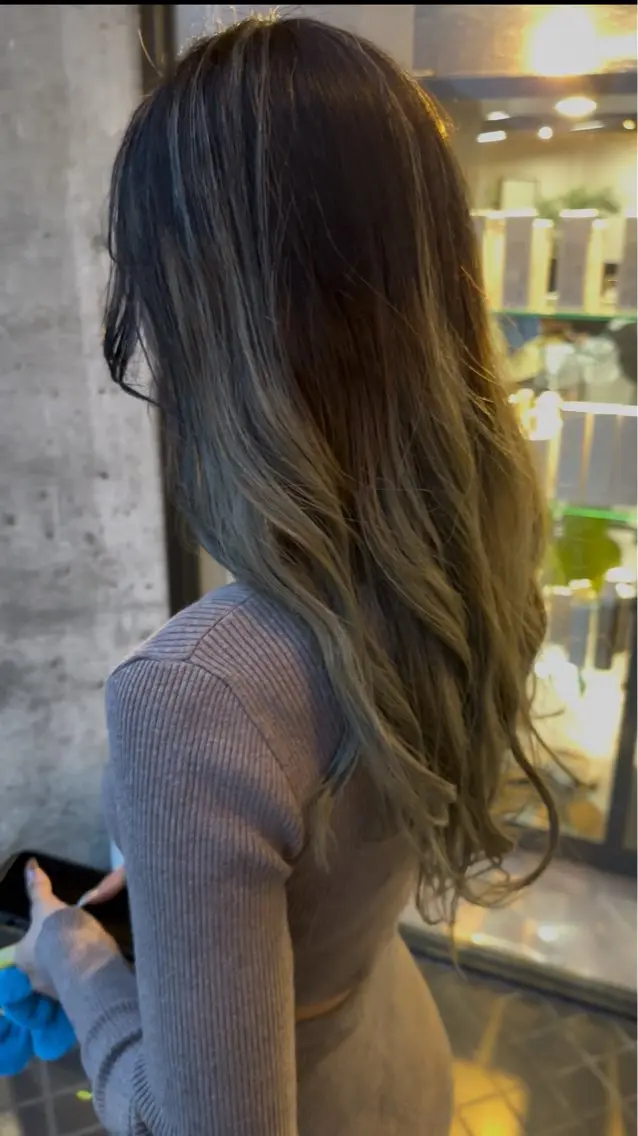 ロング カラー バレイヤージュ レイヤーカット arika オケシ　リョウダイのヘアスタイル