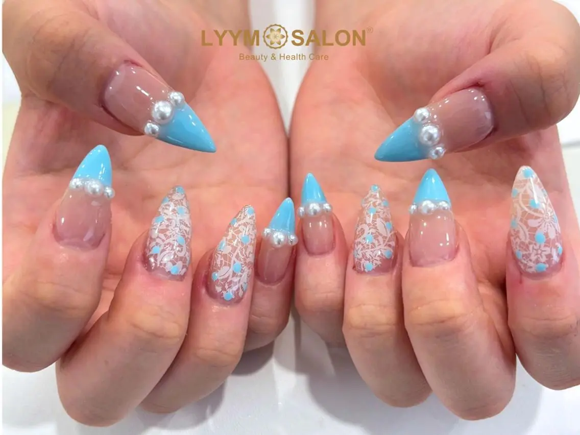 ネイル ブルー ドット フレンチネイル ガーリー 韓国ネイル ハンドネイル ハンドケア LYYM Salon Miraのネイルデザイン