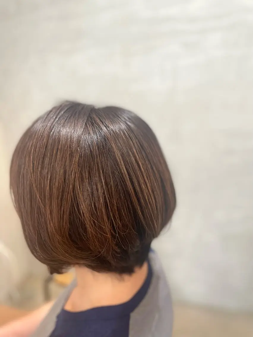 ショート ヘアカラー momoka オリーブ/ベージュのヘアスタイル