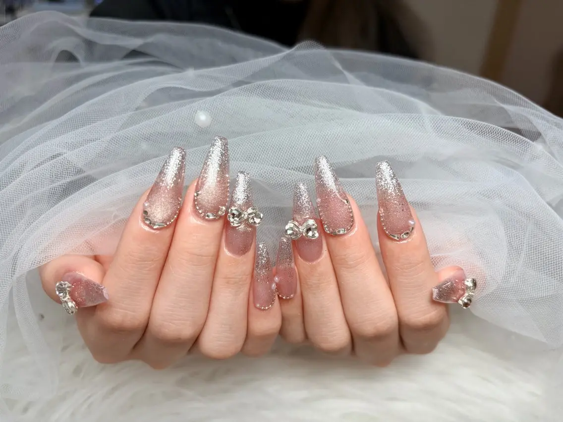 ネイル アートネイル 長さ出し ジェルネイル 韓国ネイル マグネットネイル ハンドネイル Cloudy Chan Nailのネイルデザイン