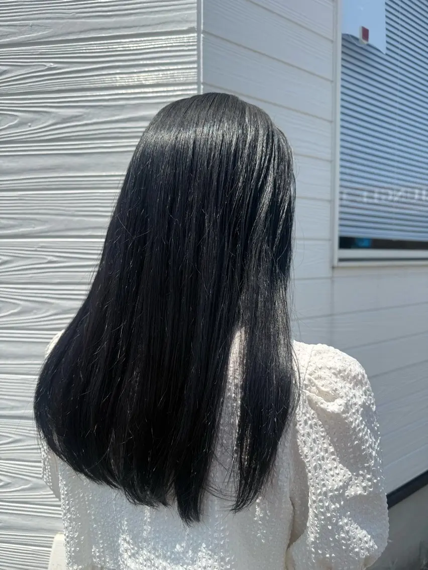 セミロング ヘアカラー 半田 知穂のヘアスタイル