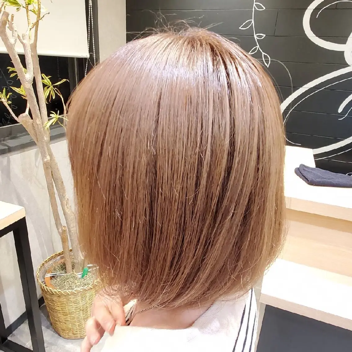 ショート カラー ベージュカラー ミルクティーベージュ ブリーチカラー/ 美髪矯正/佐伯 駿のヘアスタイル