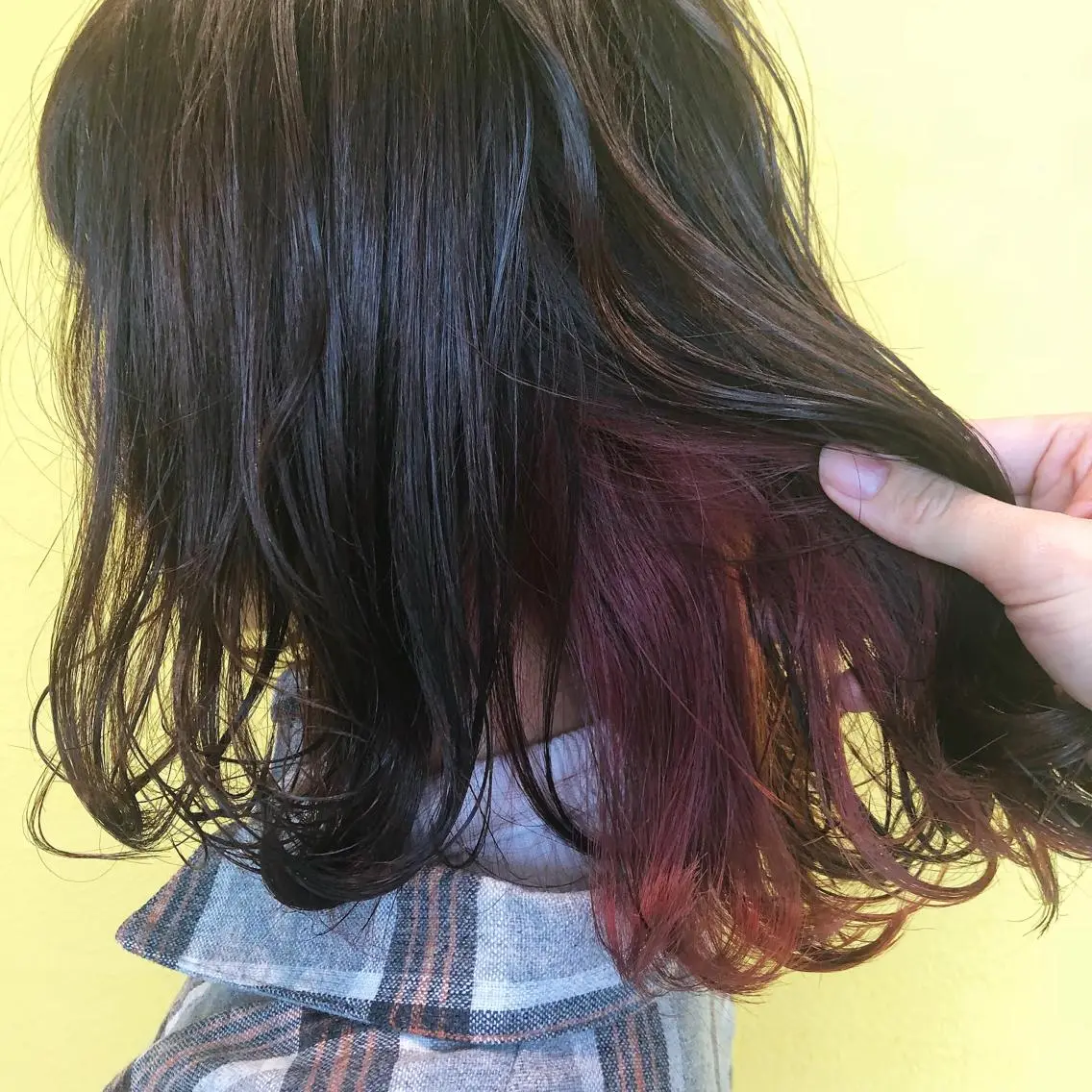 セミロング カラー ブリーチ ボルドーカラー イルミナカラー インナーカラー ピンクカラー ヘアカラー sano sayakaのヘアスタイル