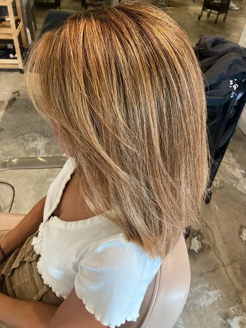 ミディアム カラー ベージュカラー ブロンド ハイライトカラー ハイライト ヘアカラー 鍋島 くるみのヘアスタイル