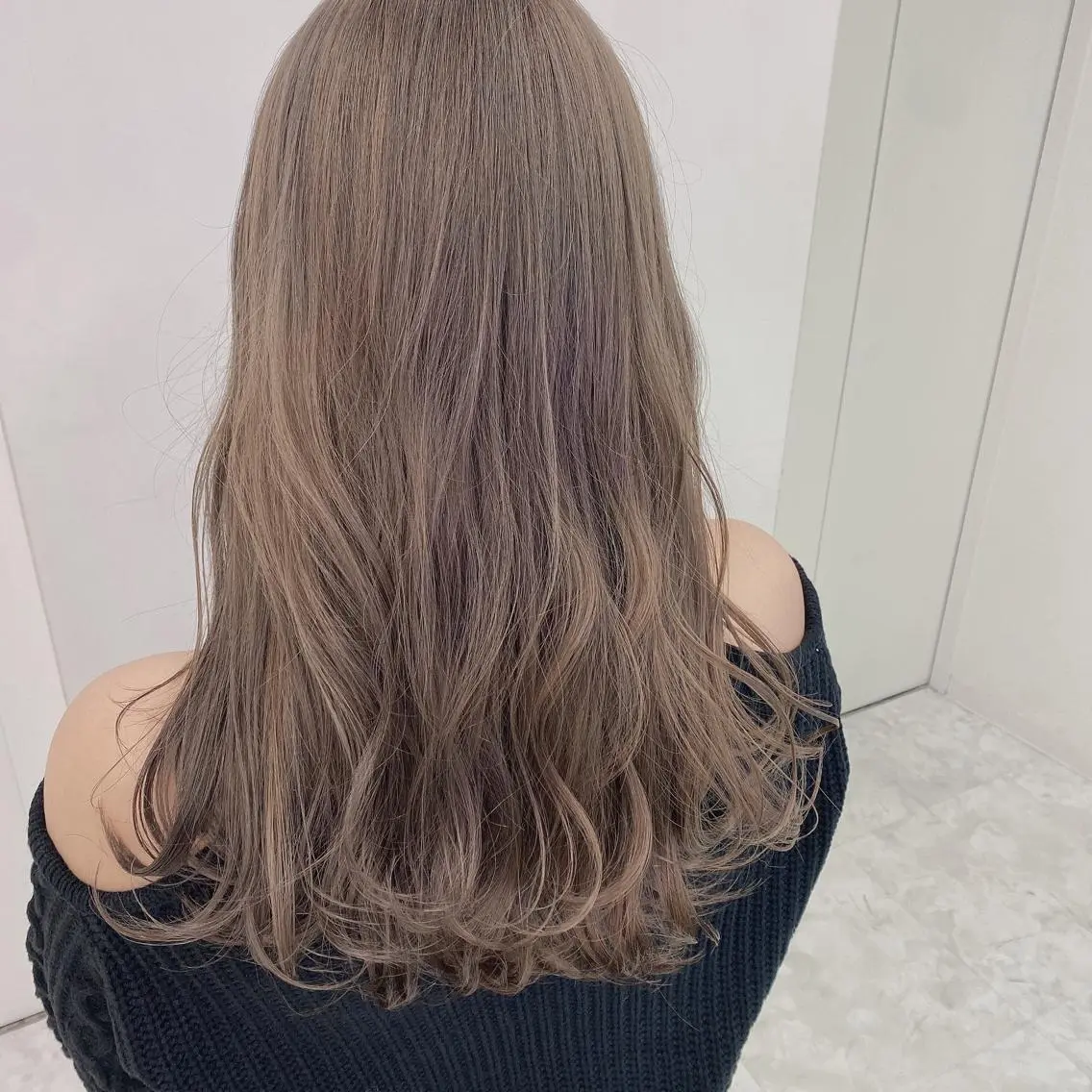 ロング カラー ヘアアレンジ ネイル マツエク・マツパ ヘアカラー トリートメント ヘッドスパ ヘアセット ベージュグレージュ 💕しゅーじ💕のヘアスタイル