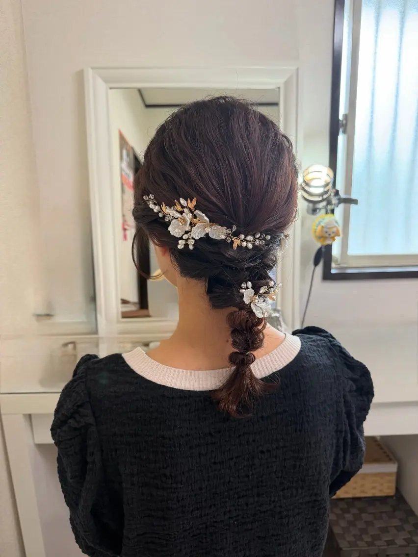 ミディアム 三富 千秋のヘアスタイル