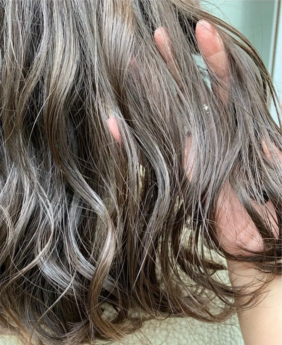 ミディアム カラー パーマ 東 祐香のヘアスタイル