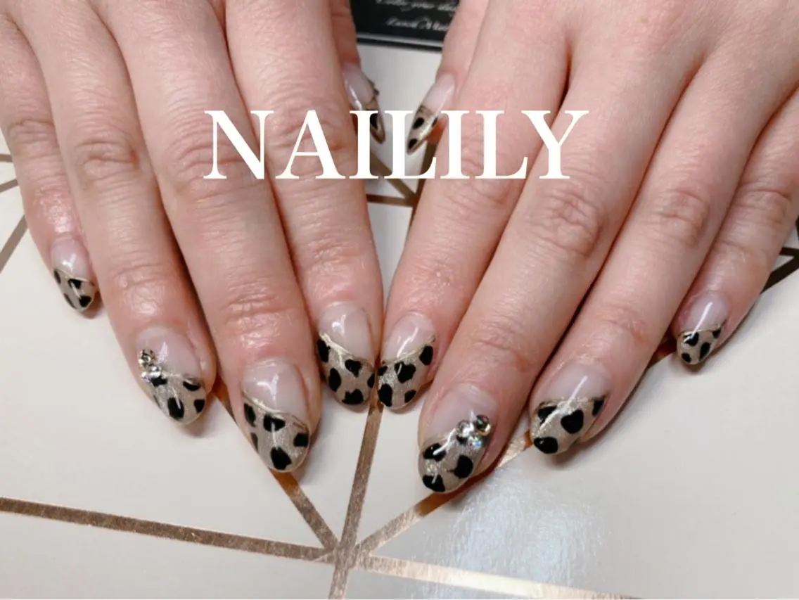 ネイル ストーンネイル ネイルサロン NAILILYのネイルデザイン