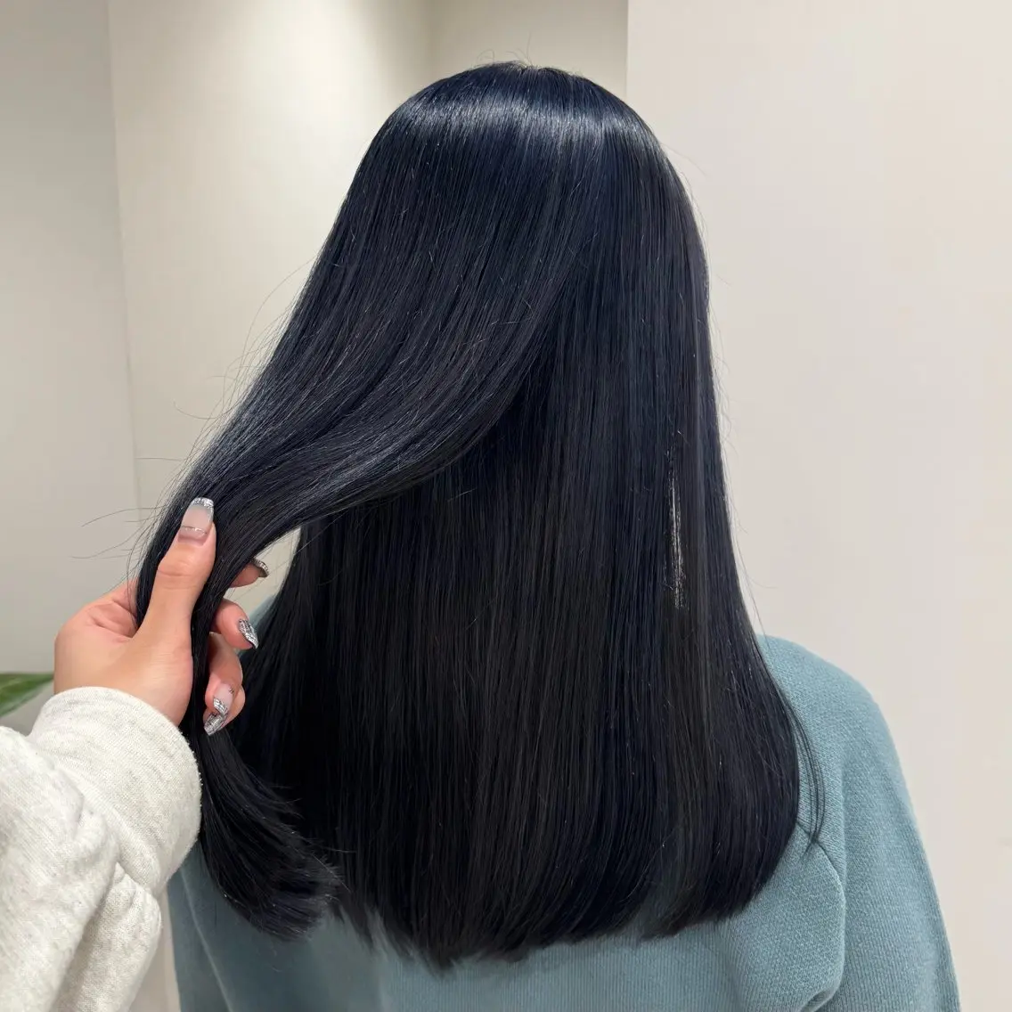ロング カラー ブリーチ ブルーカラー ヘアカラー りな🪽カット /縮毛/透明感カラーのヘアスタイル