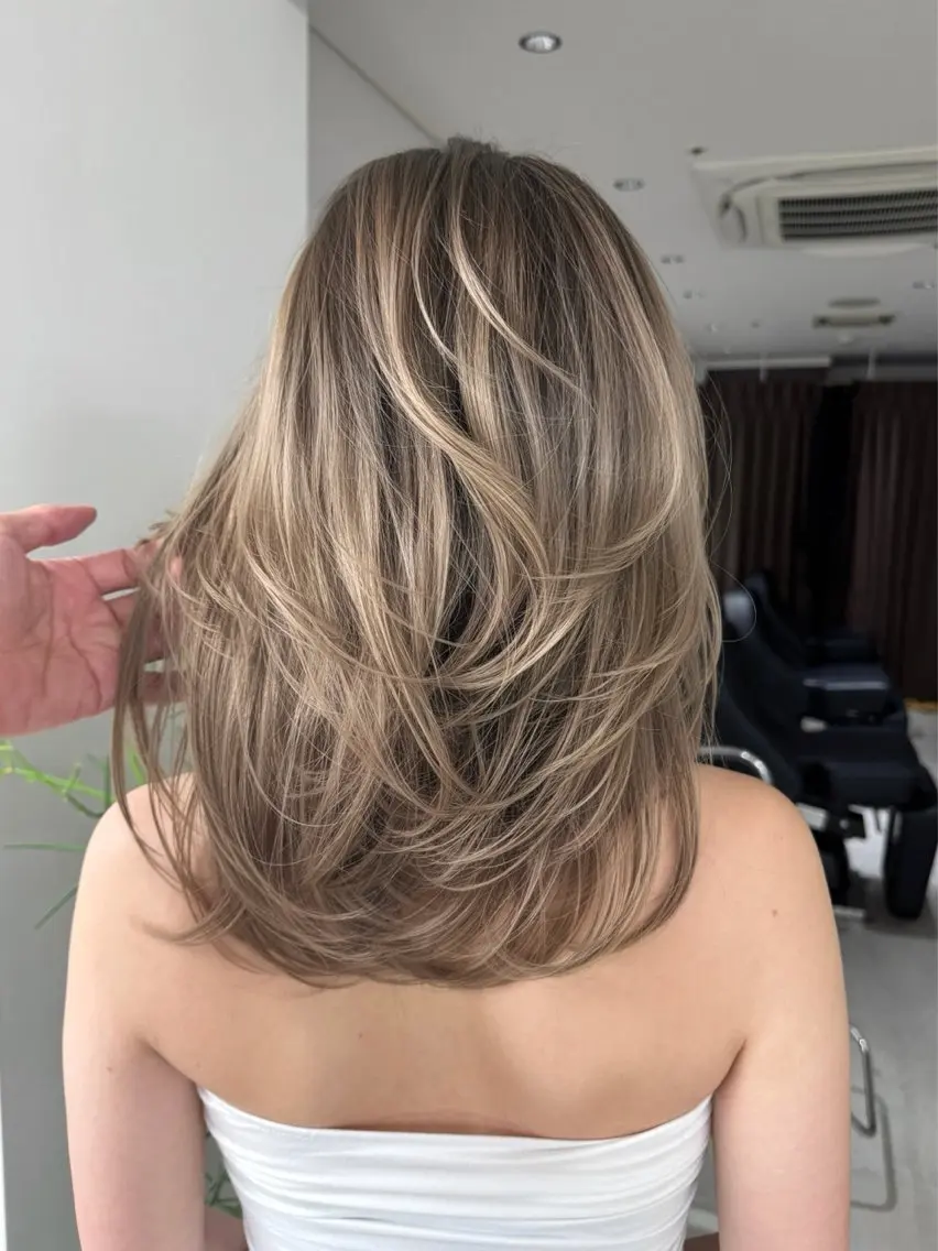 カラー ミルクティーベージュ ブリーチ🎨soraのヘアスタイル