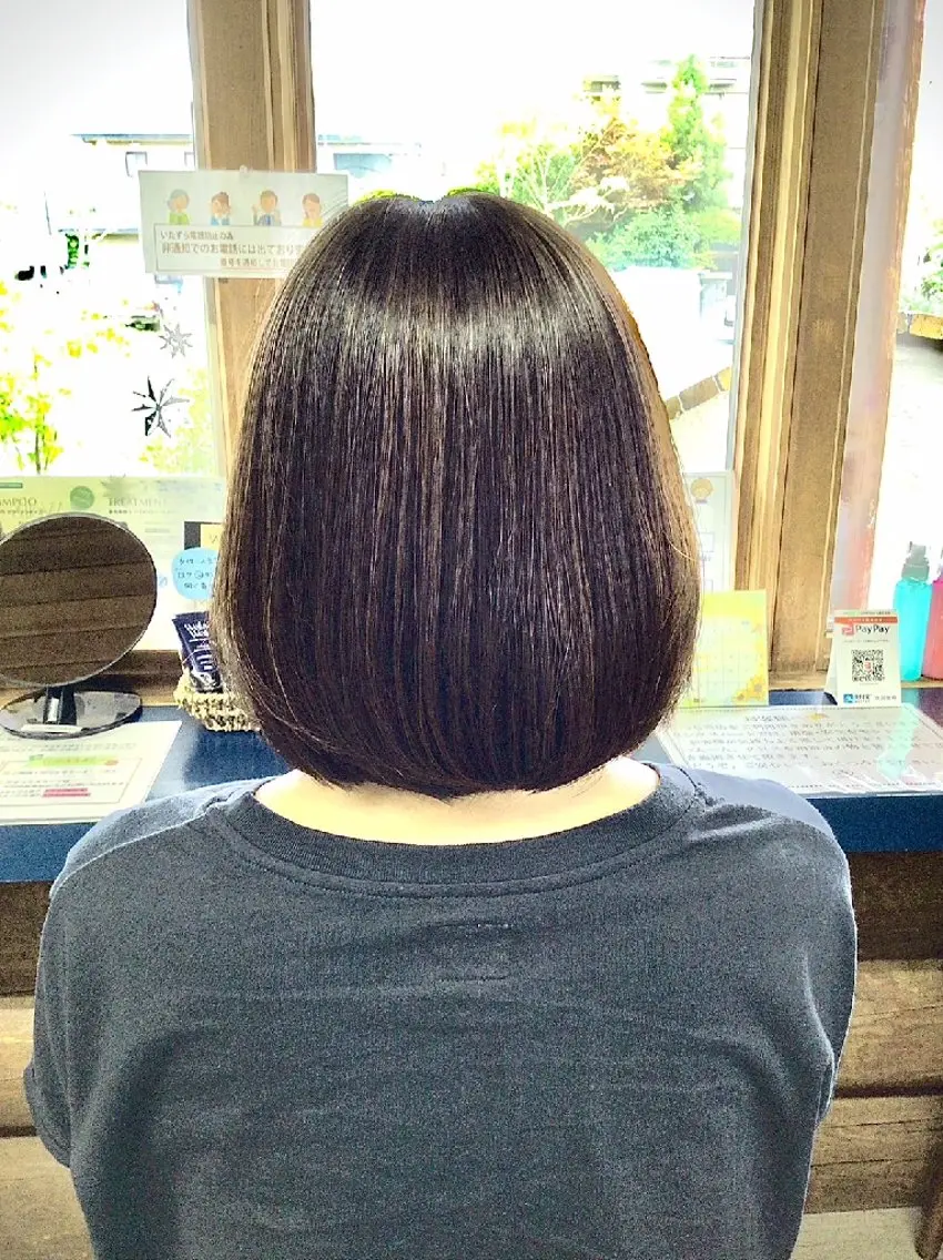 ミディアム ボブ 岡本 小百合のヘアスタイル