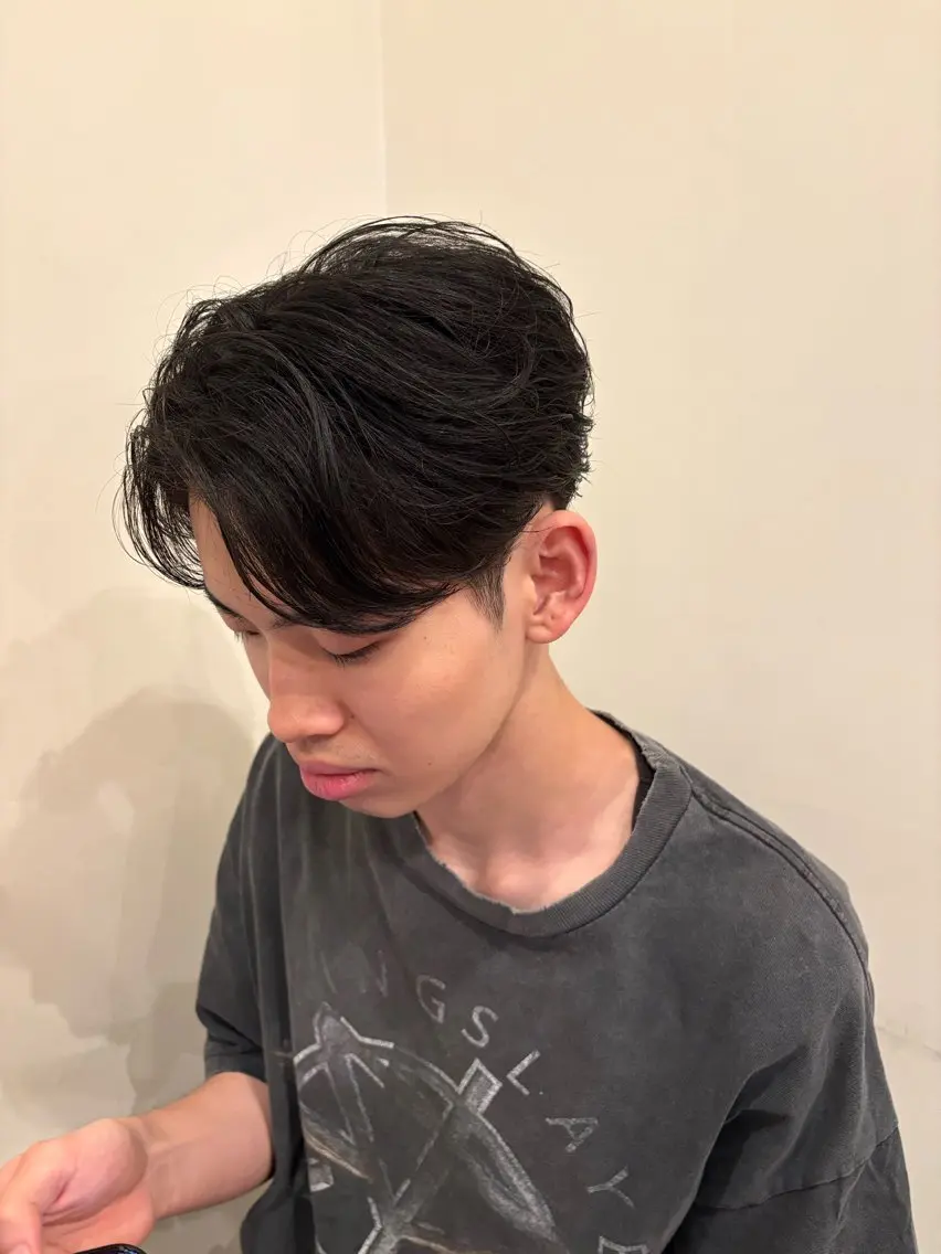 メンズ センターパート メンズパーマ カット カラーモデル/ 戸苅法永のヘアスタイル