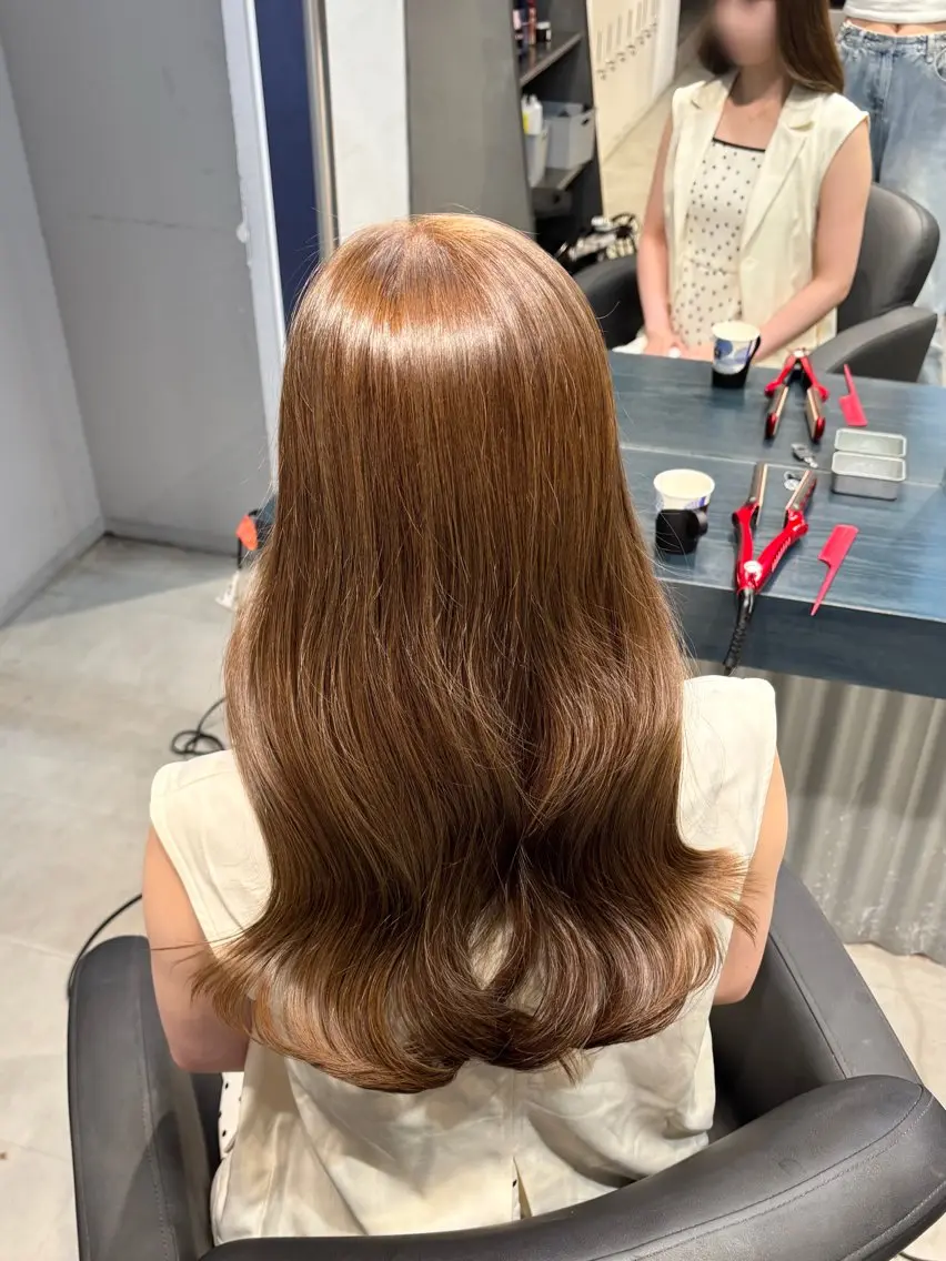 セミロング カラー カット ヘアカラー トリートメント 💎ハイトーン/艶 カラー モエカ💎のヘアスタイル