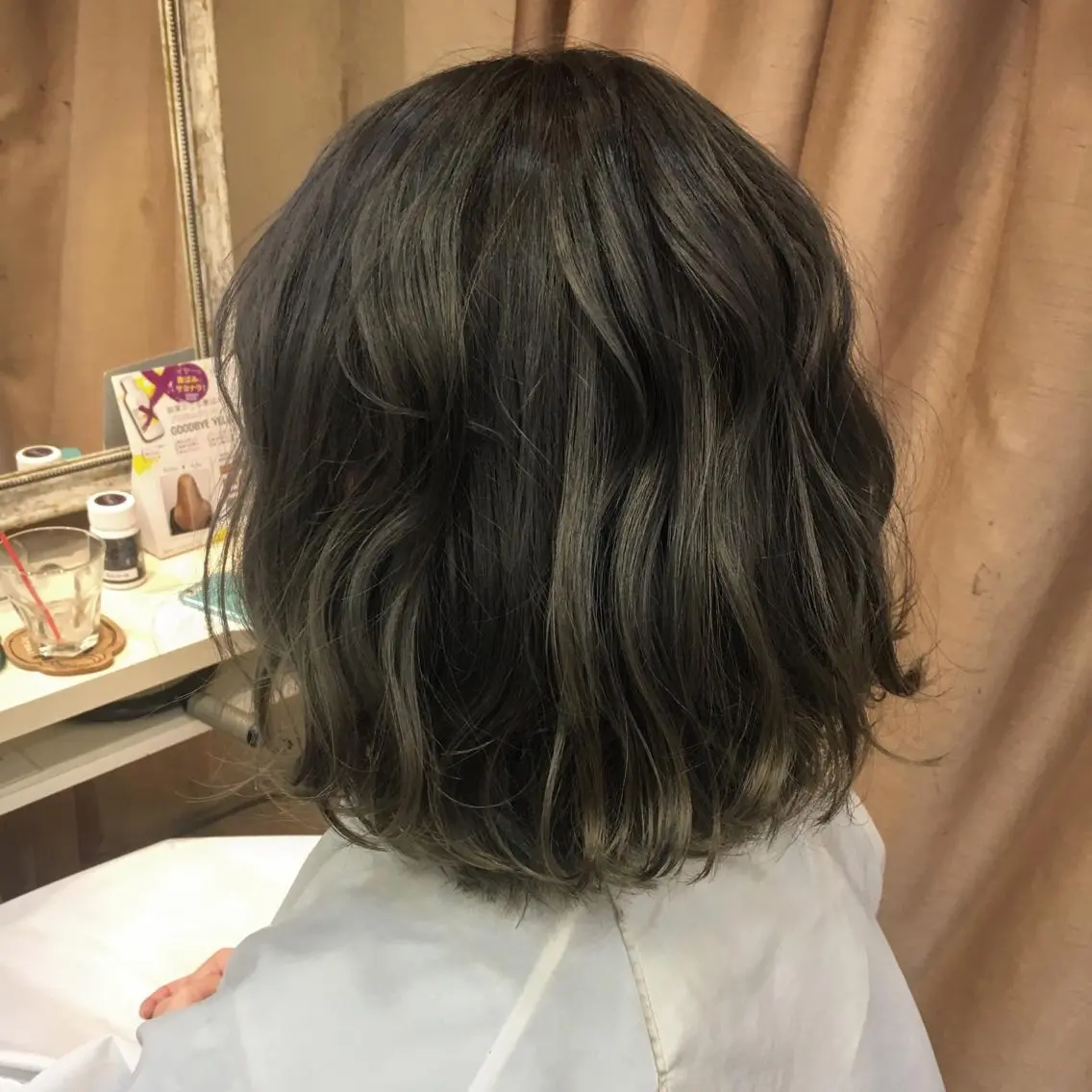 ミディアム 角床直哉 カラーカットNO 1のヘアスタイル