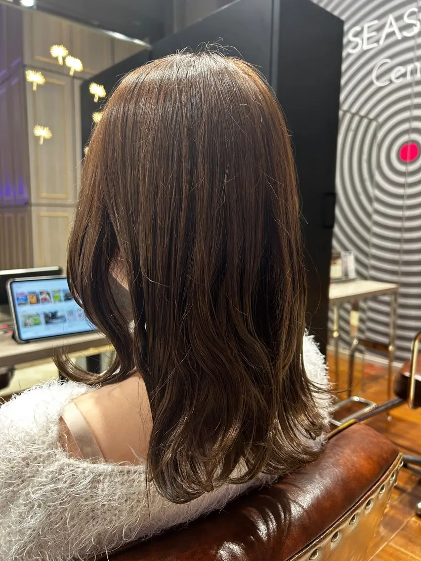 カラー カット ヘアカラー 岡田 佳苗のヘアスタイル