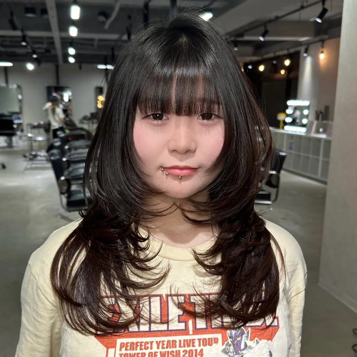 セミロング くびれヘア 顔まわりレイヤー 顔周りカット 韓国風ヘア くびれレイヤー カット ヘアカラー トリートメント 心斎橋 韓国レイヤ ー指名No.1renのヘアスタイル