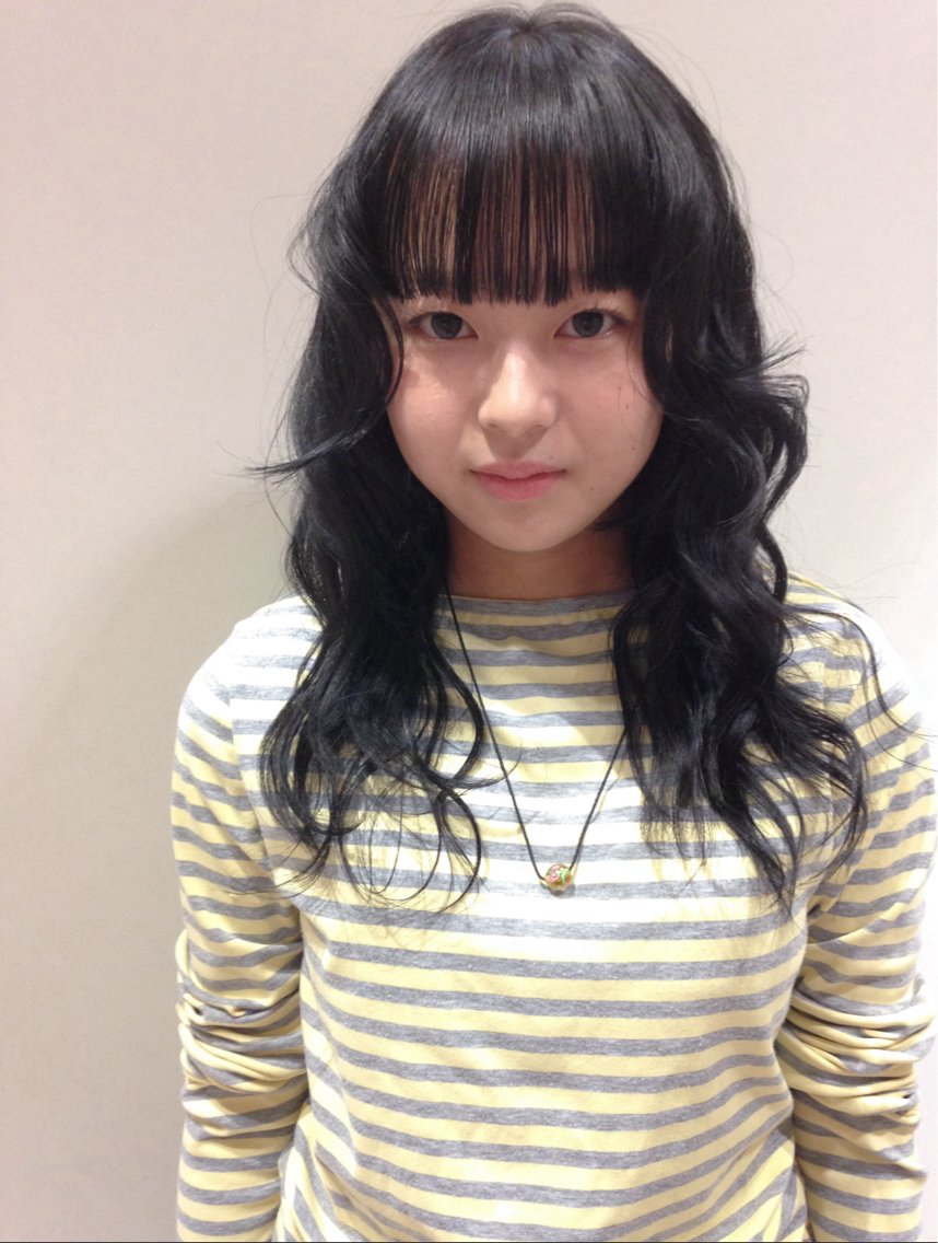 ミディアム カラー ヘアカラー まや/レイヤーパーマ 透明感、暖色カラーのヘアスタイル
