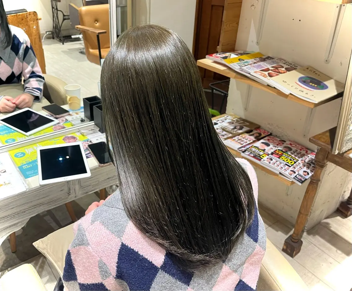 セミロング カラー 透明感カラー カット ヘアカラー さとう ちほみ🐼のヘアスタイル