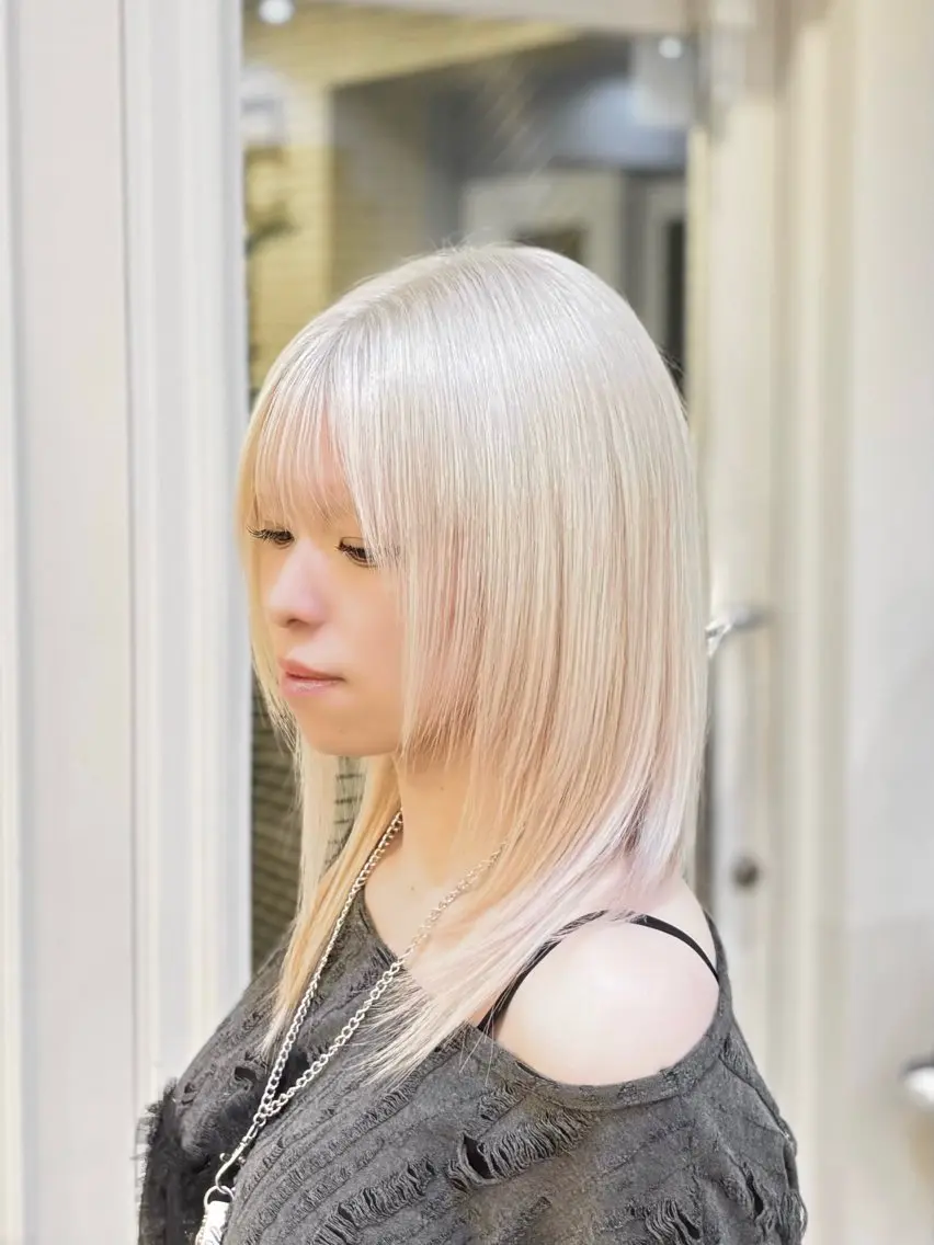 ミディアム カラー ベージュカラー ブリーチ ブロンド ケアブリーチ 透明感カラー カット ヘアカラー 🕊️カズヤ/ ハイトーン🕊️のヘアスタイル