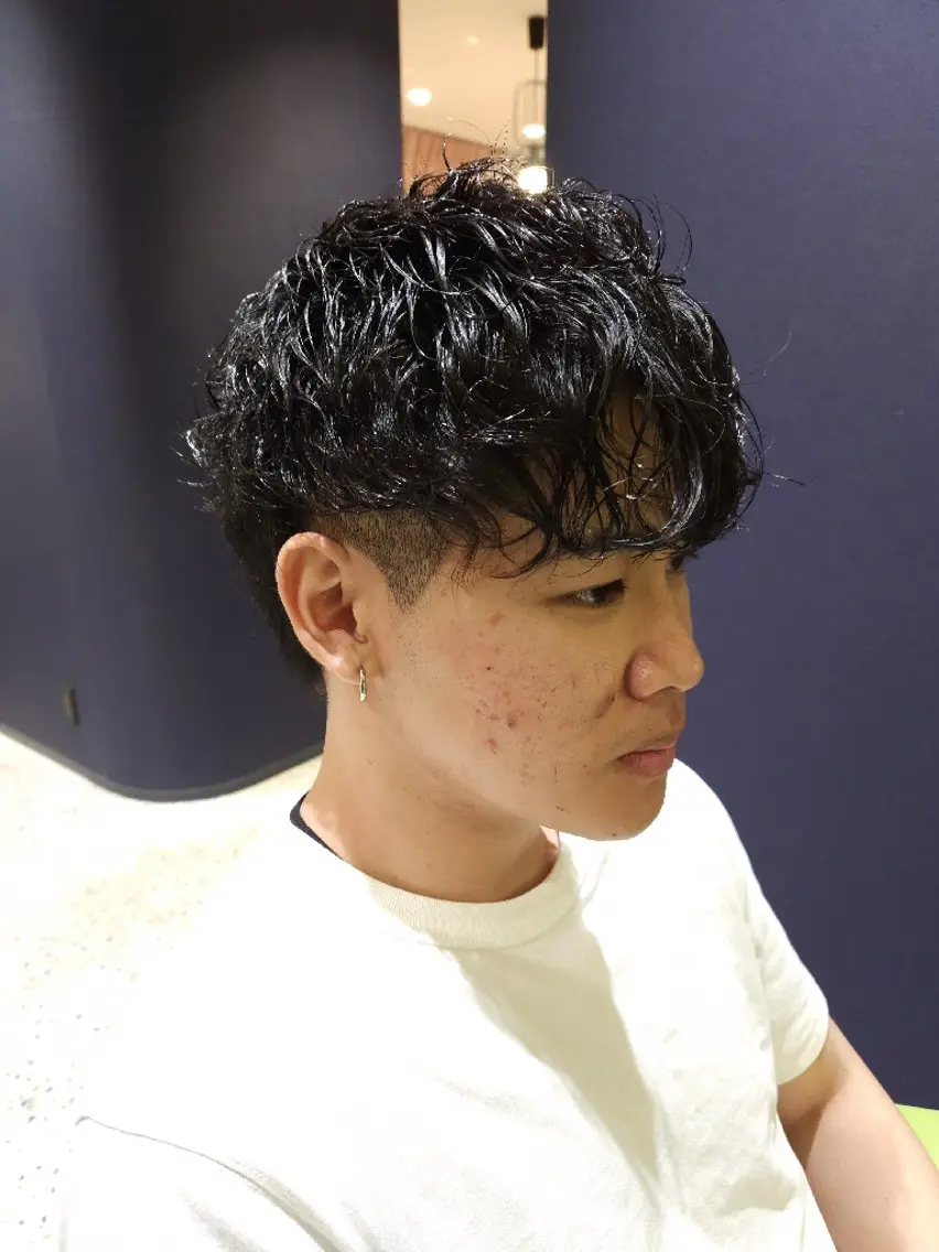 メンズ ショート パーマ マッシュ メンズパーマ スパイラルパーマ 成瀬 弘光のヘアスタイル