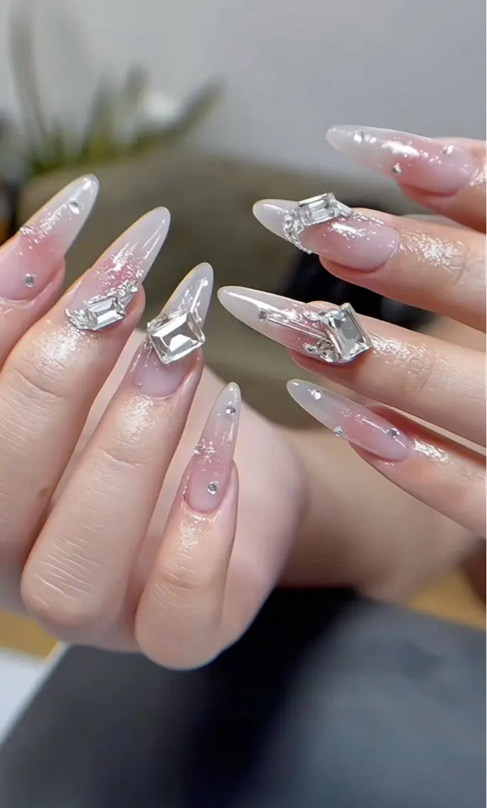 ネイル グラデーション ストーンネイル Sora Nail Honastugiのネイルデザイン