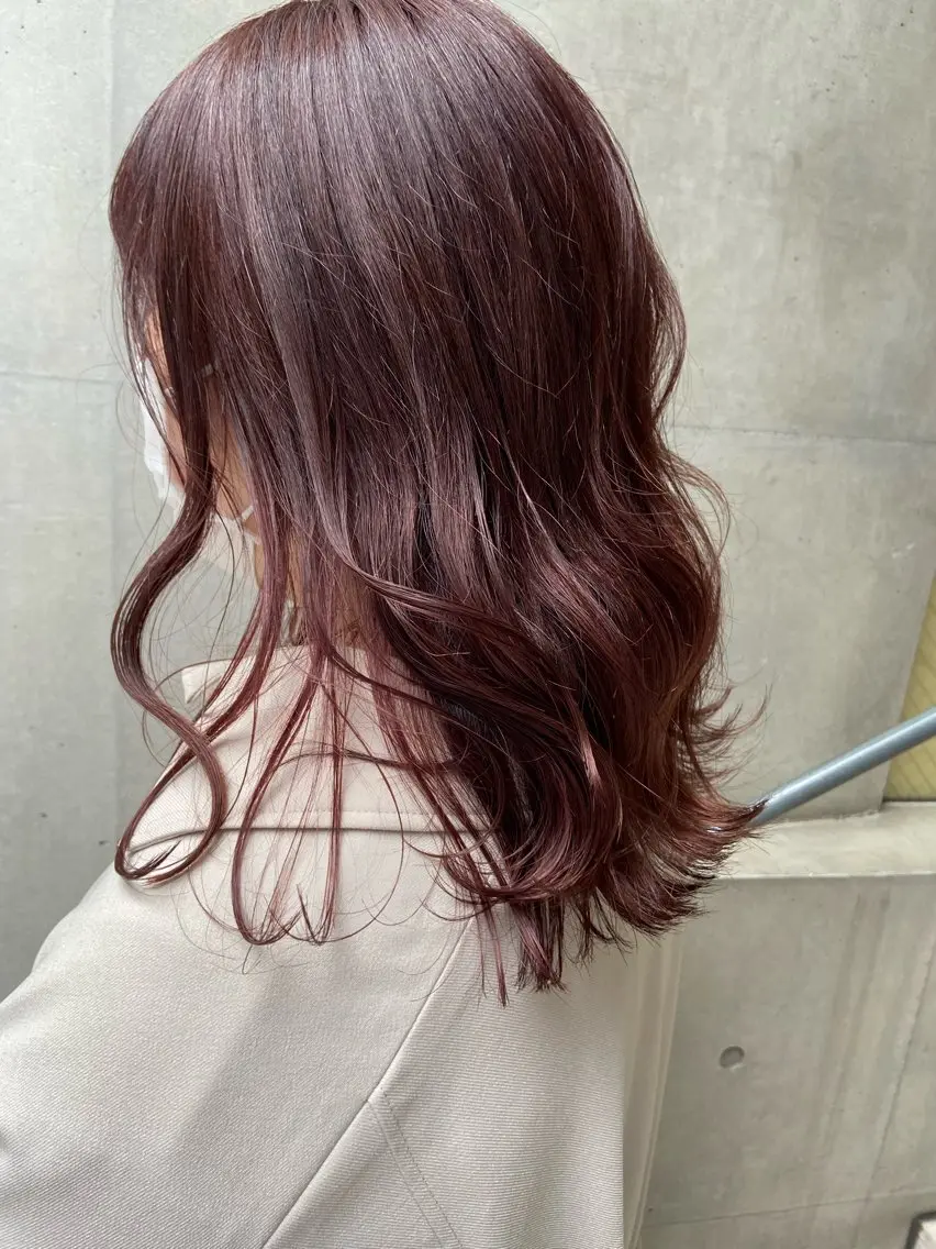 セミロング ピンクラベンダー なつめ🐶ショート ベージュカラーのヘアスタイル