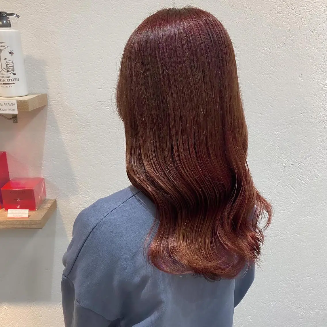 セミロング ピンクブラウン ブリーチなしカラー/ 顔周りレイヤーカットのヘアスタイル