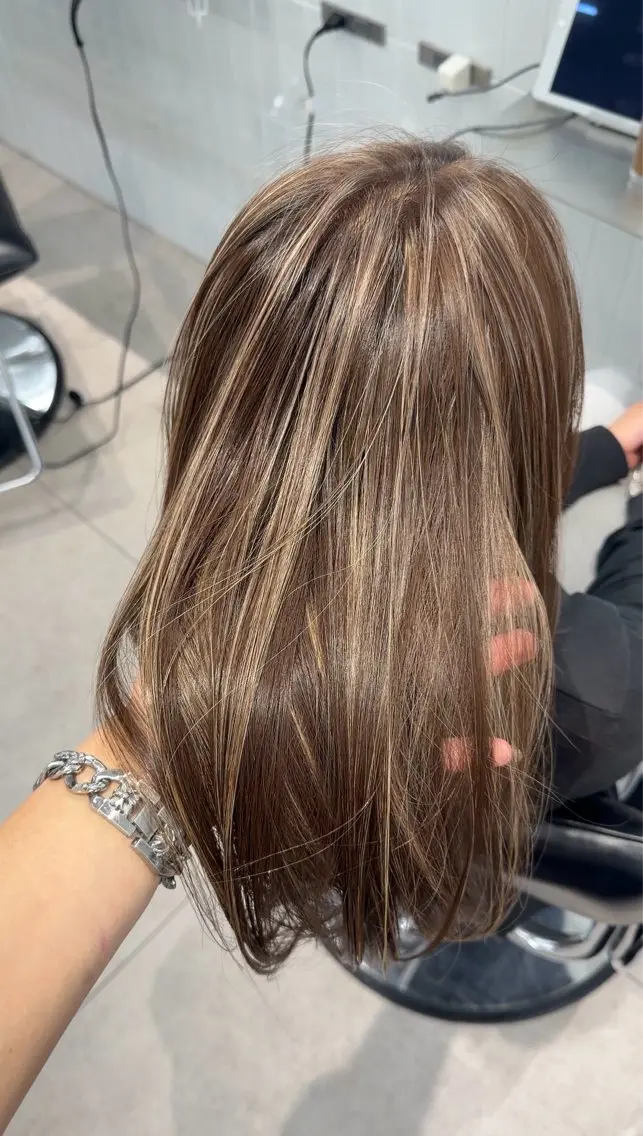 ロング カラー ベージュカラー ハイライトカラー ハイライト カット ヘアカラー トリートメント 原宿/ハイライト バレイヤージュ/大智のヘアスタイル