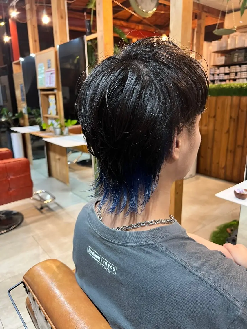 カラー メンズ メンズインナーカラー メンズウルフカット インナーカラー ウルフカット ヘアカラー 岩﨑 裕也のヘアスタイル