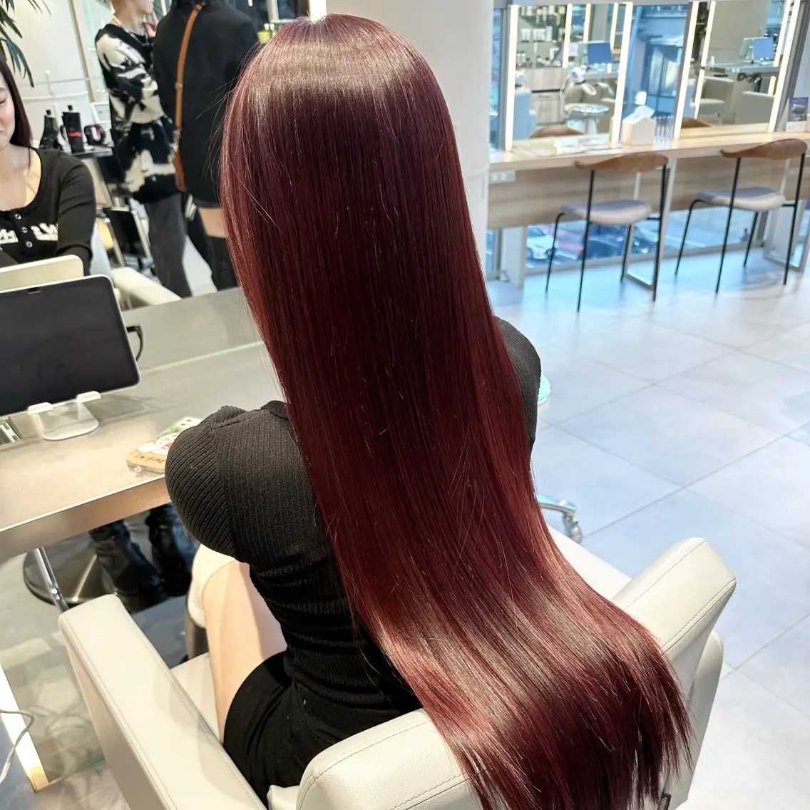 ミディアム 酸性ストレート 縮毛矯正×レイヤー カット/飯田 輝のヘアスタイル