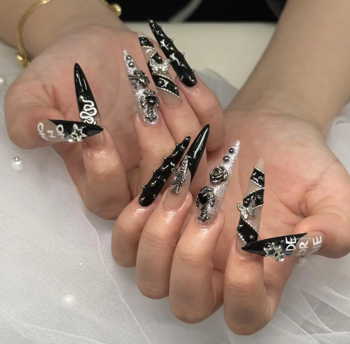 ネイル オーロラネイル ブルー チークネイル フットネイル フレンチネイル NAILS168 池袋西口駅前店のネイルデザイン