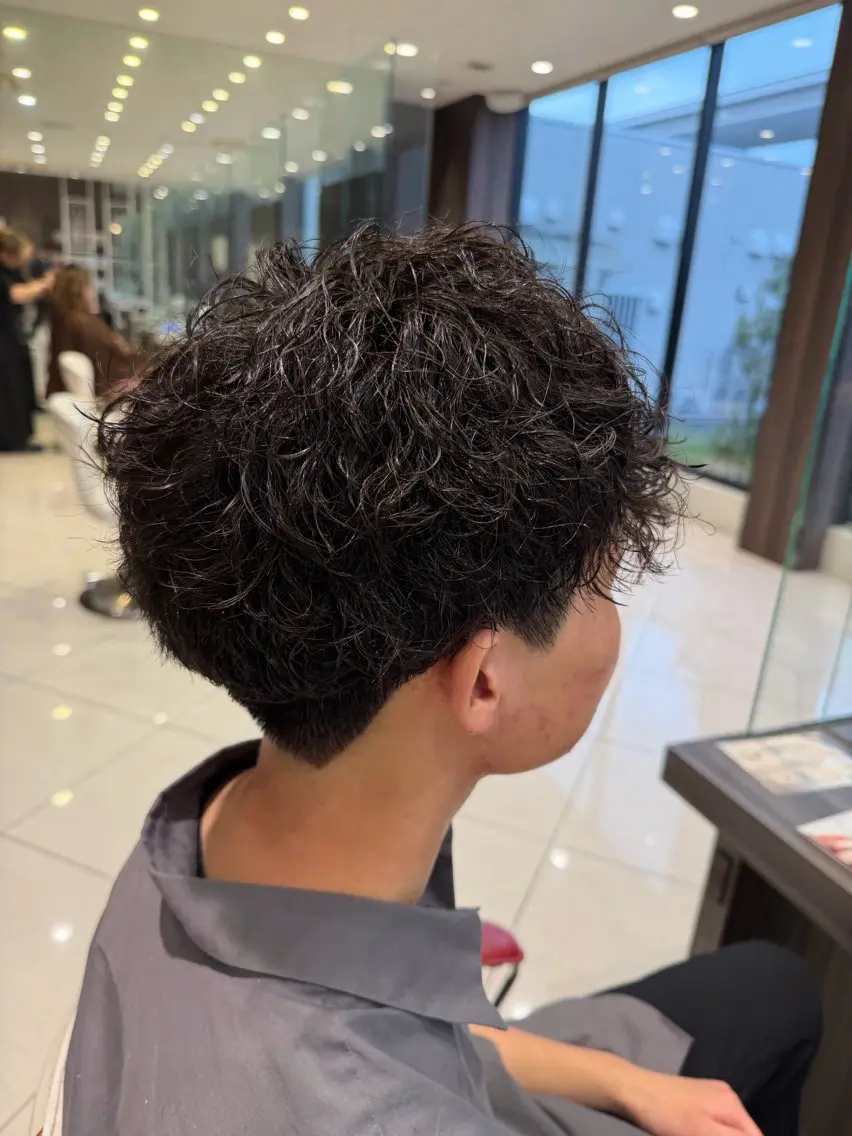 パーマ メンズ 鈴木 瑛介のヘアスタイル
