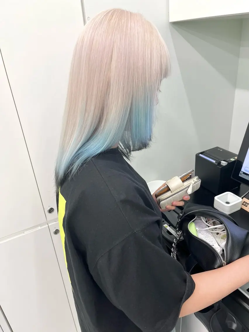 ミディアム カラー 掛川 瑠唯のヘアスタイル